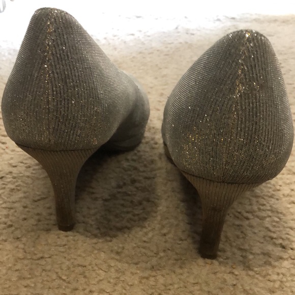 Kelly & Katie Glitter Pumps Size 9 - Picture 3 of 3